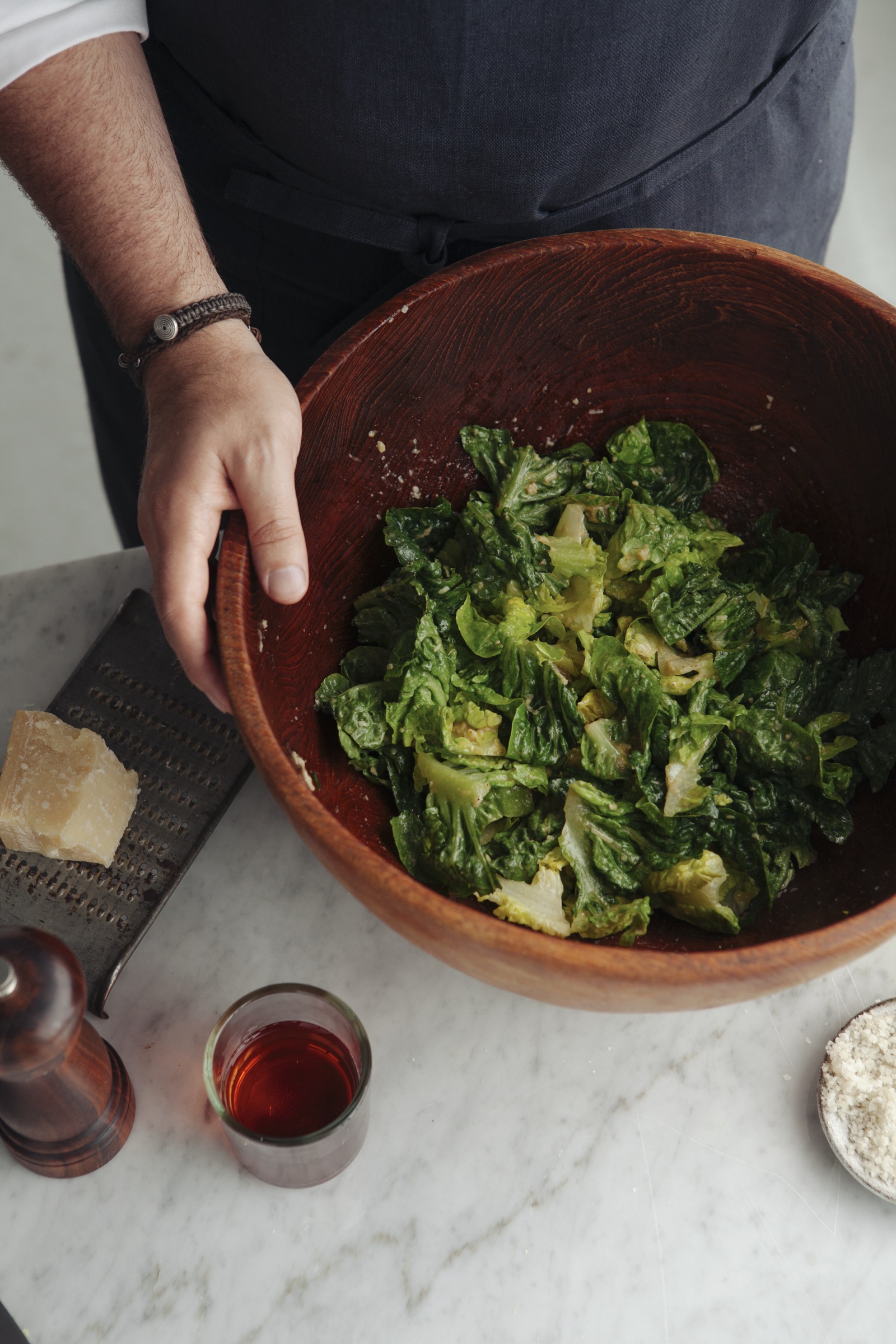 The finished Best Caesar salad in a wooden bowl